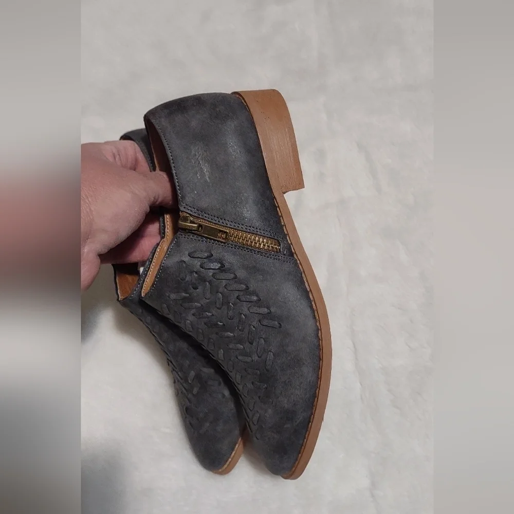 Mi.iM Gray and Brown Flats with Textured Design